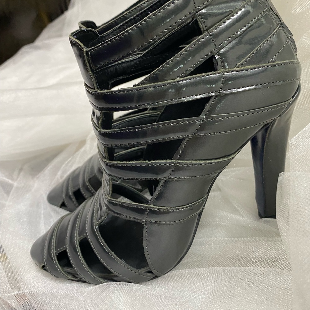 Rebecca‎ Minkoff heels Size 6M gunmetal patent leather *damage on one heel